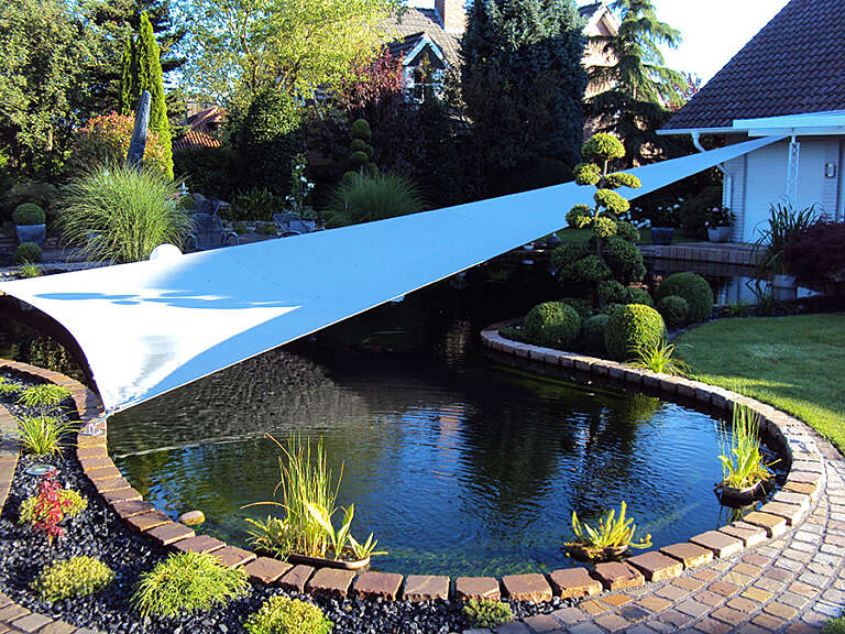 Teich mit Sonnenschutz 900x675